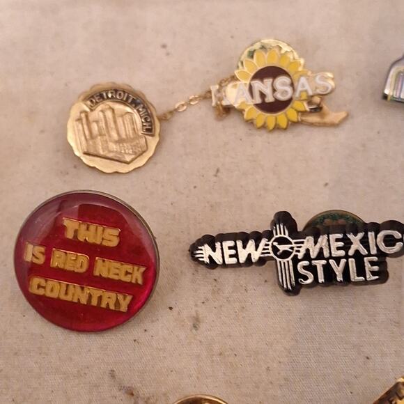 7 VINTAGE LAPEL HAT PINS ALL DIFFERENT - Picture 2 of 4